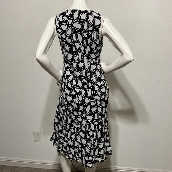 Hobbs WHite Black Fit & Flare Circle Print Dress Size 12 - Picture 4 of 6